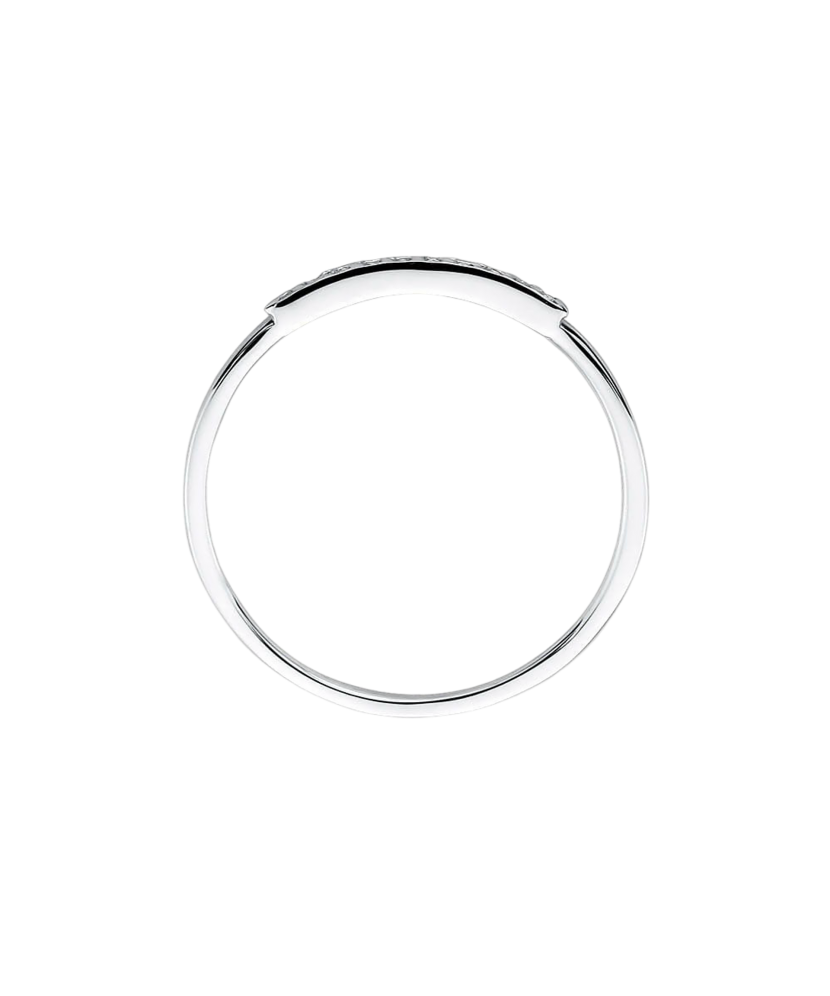 Valgest kullast sõrmus teemantidega