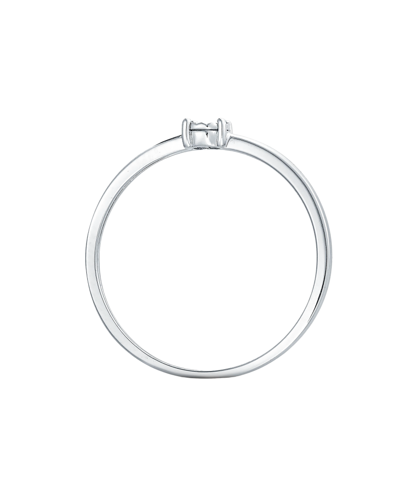 Серебряное кольцо с алмазом