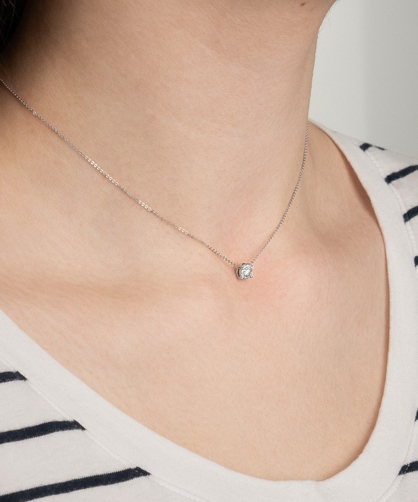 Kuldne kett briljantse ripatsiga