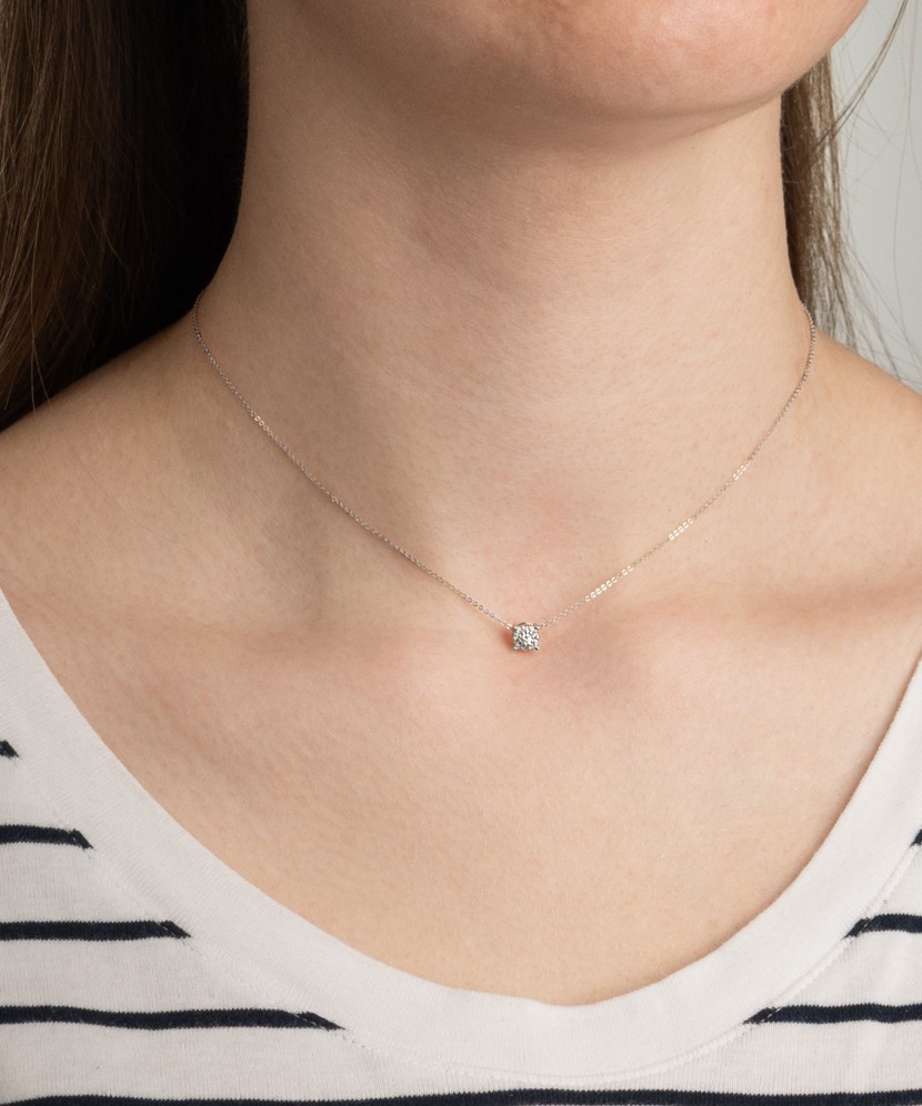 Золотая цепочка с бриллиантовым подвеской