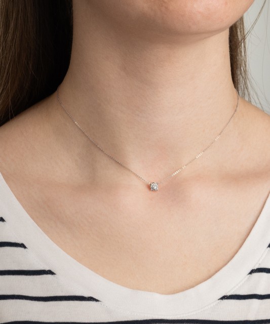 Kuldne kett briljantse ripatsiga