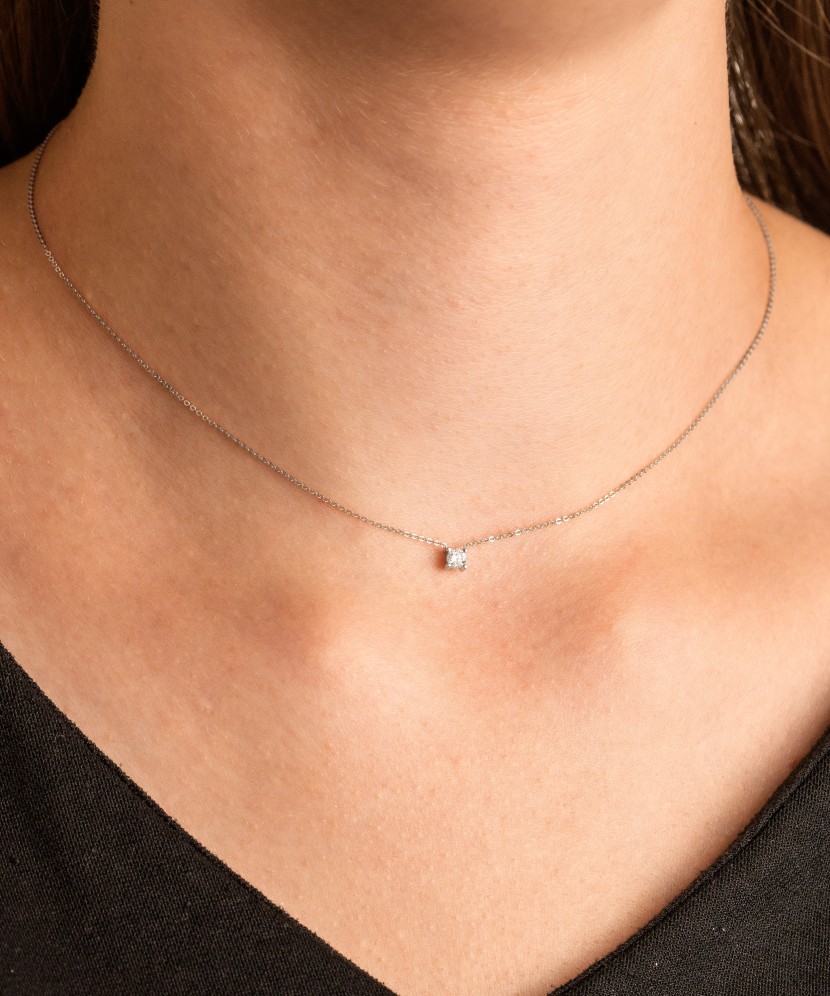 Kuldne kett briljantse ripatsiga