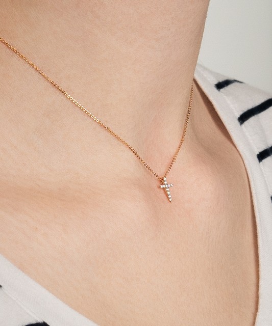 Золотая цепочка с бриллиантовым подвеской "Крестик"