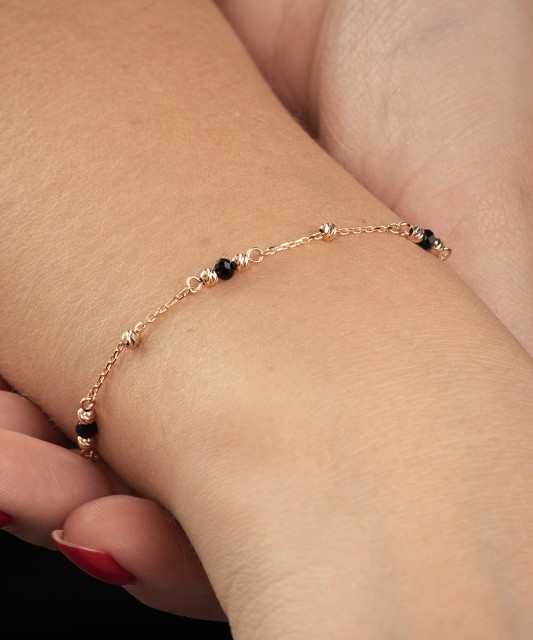 Kuldne spinellidega käevõru