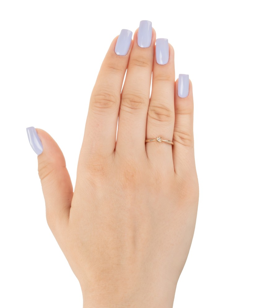 Kuldsõrmus briljandiga