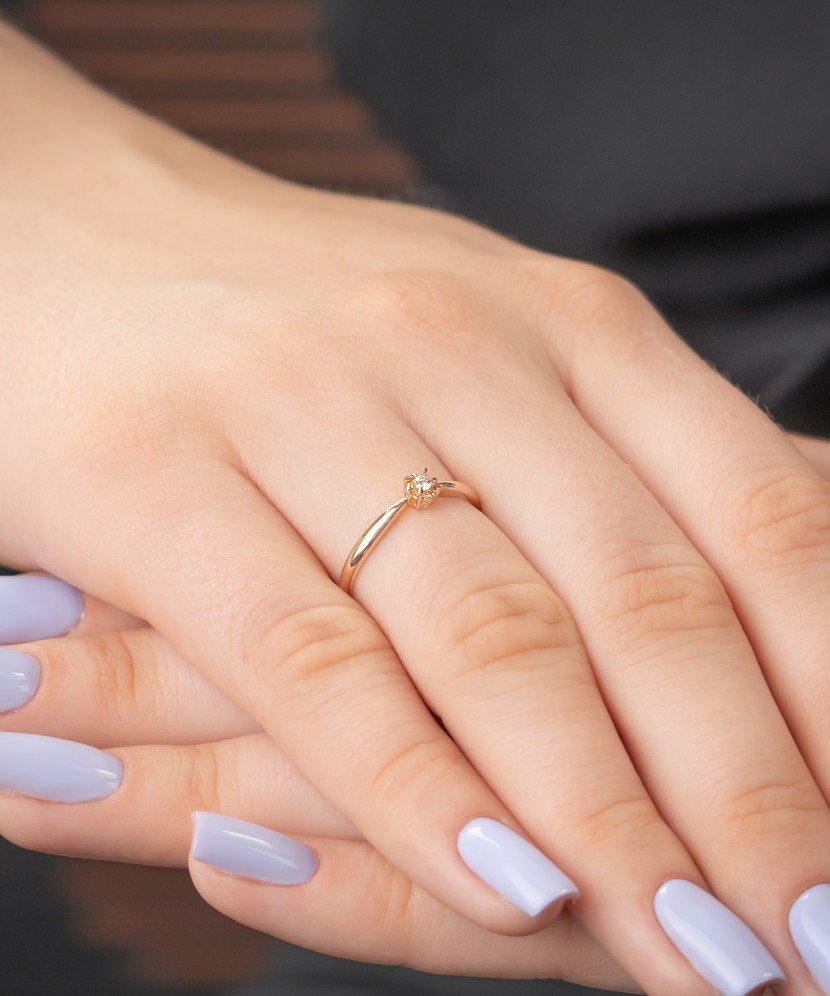 Kuldsõrmus briljandiga