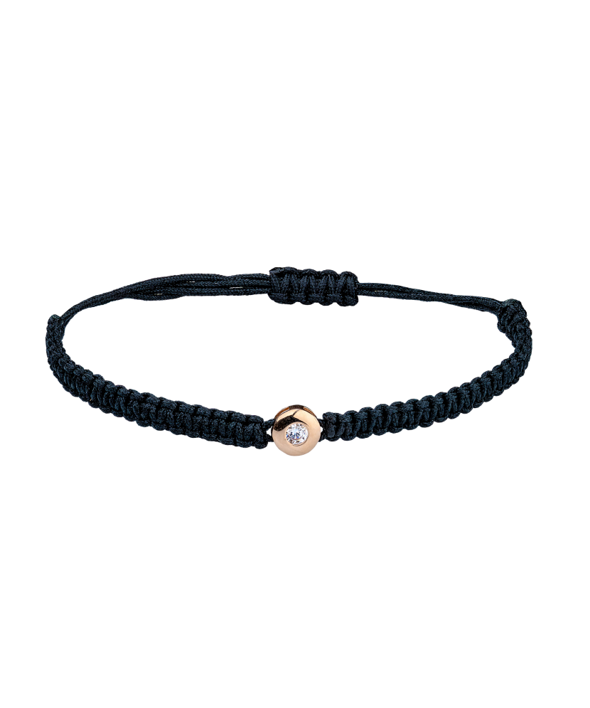 Mustast lõngast käevõru kuldripatsiga