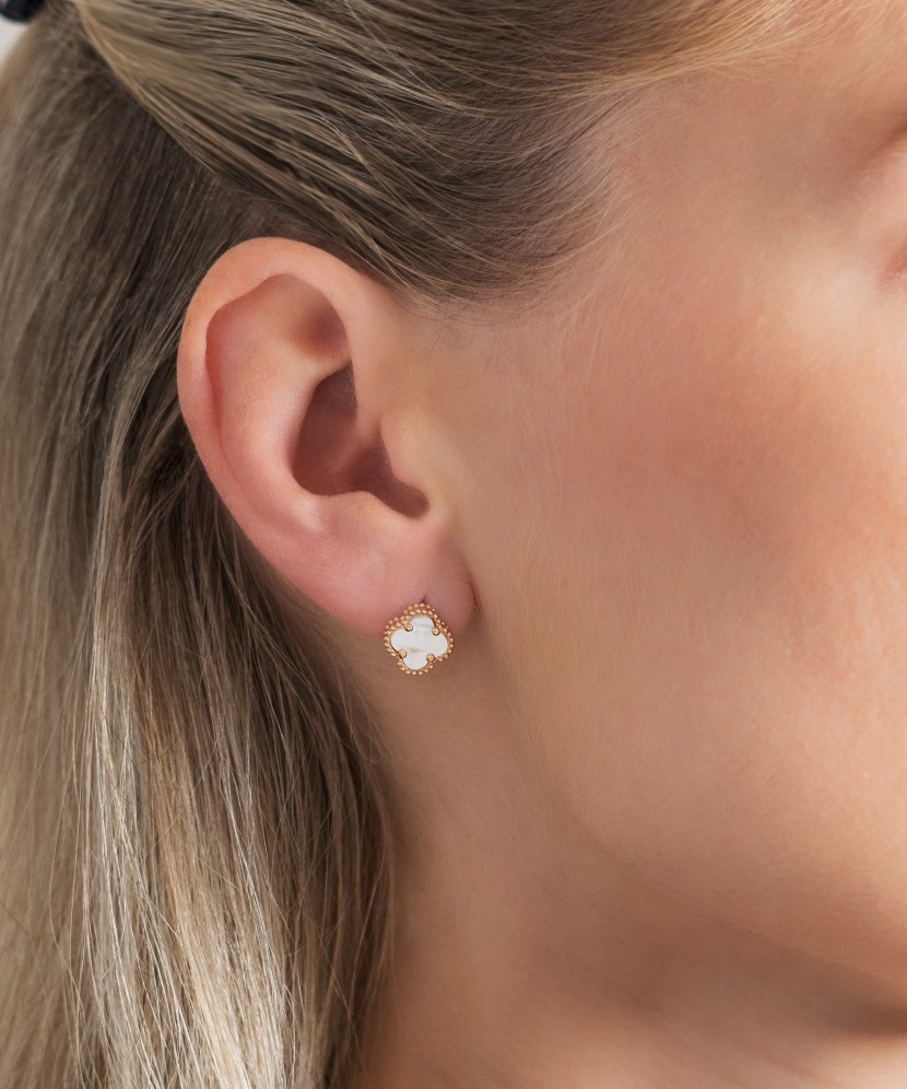 Kuldkõrvarõngad pärlmutriga