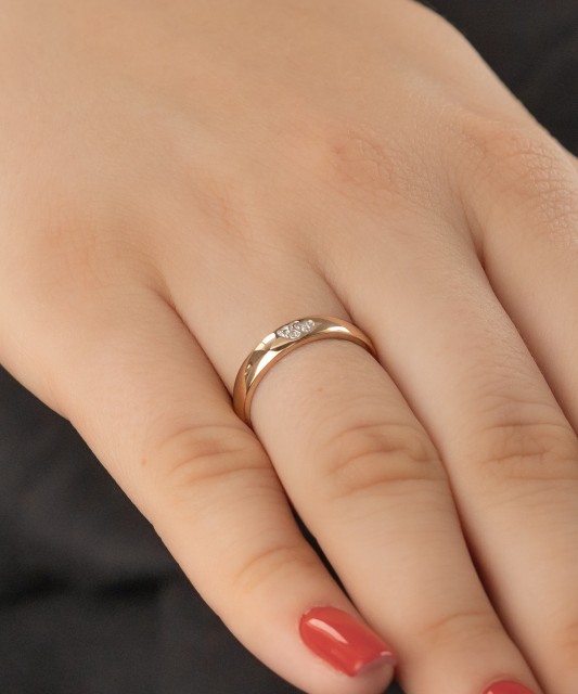 Kuldsõrmus teemantidega