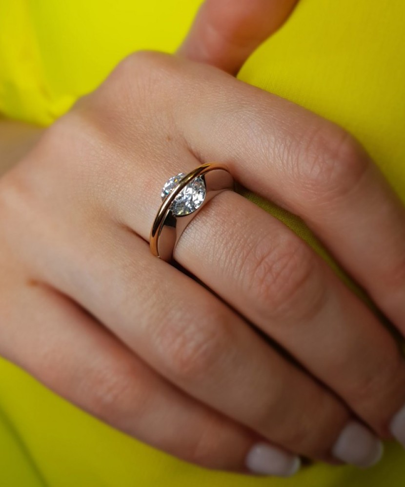 Hõbesõrmus kullatud tsirkoonidega