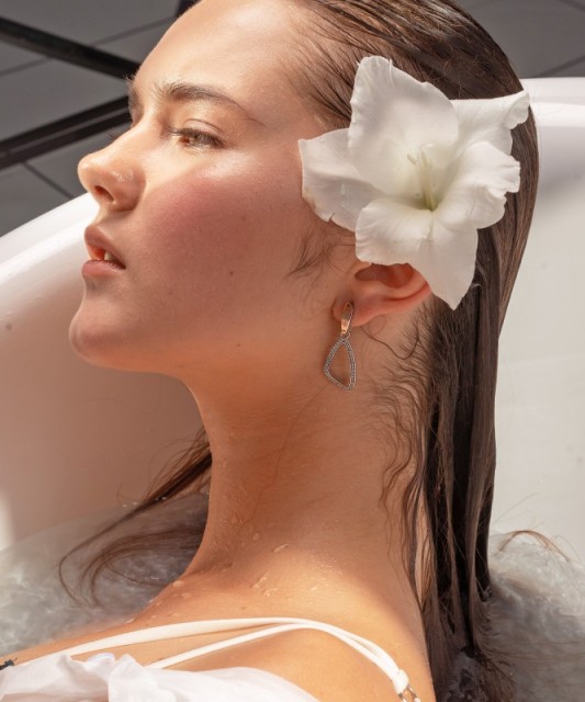 Hõbekõrvarõngad kullatud tsirkoonidega