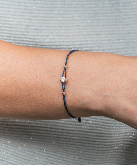 Mustast lõngast käevõru kuldripatsiga - Kullaga keermestatud käevõrud - Goldinga