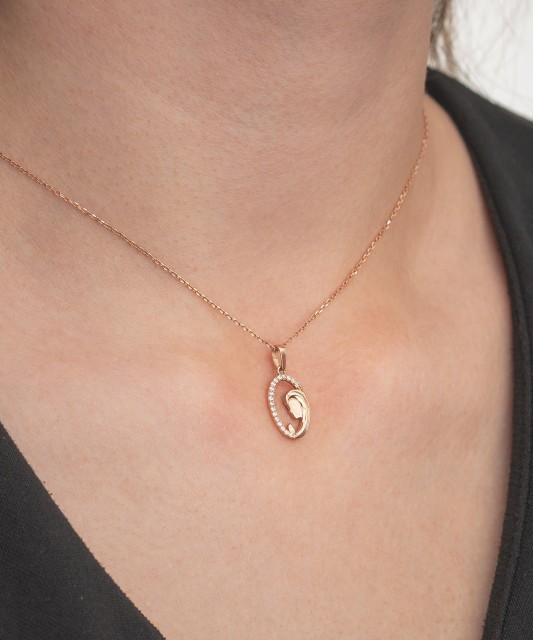 Kuldripats tsirkoonidega