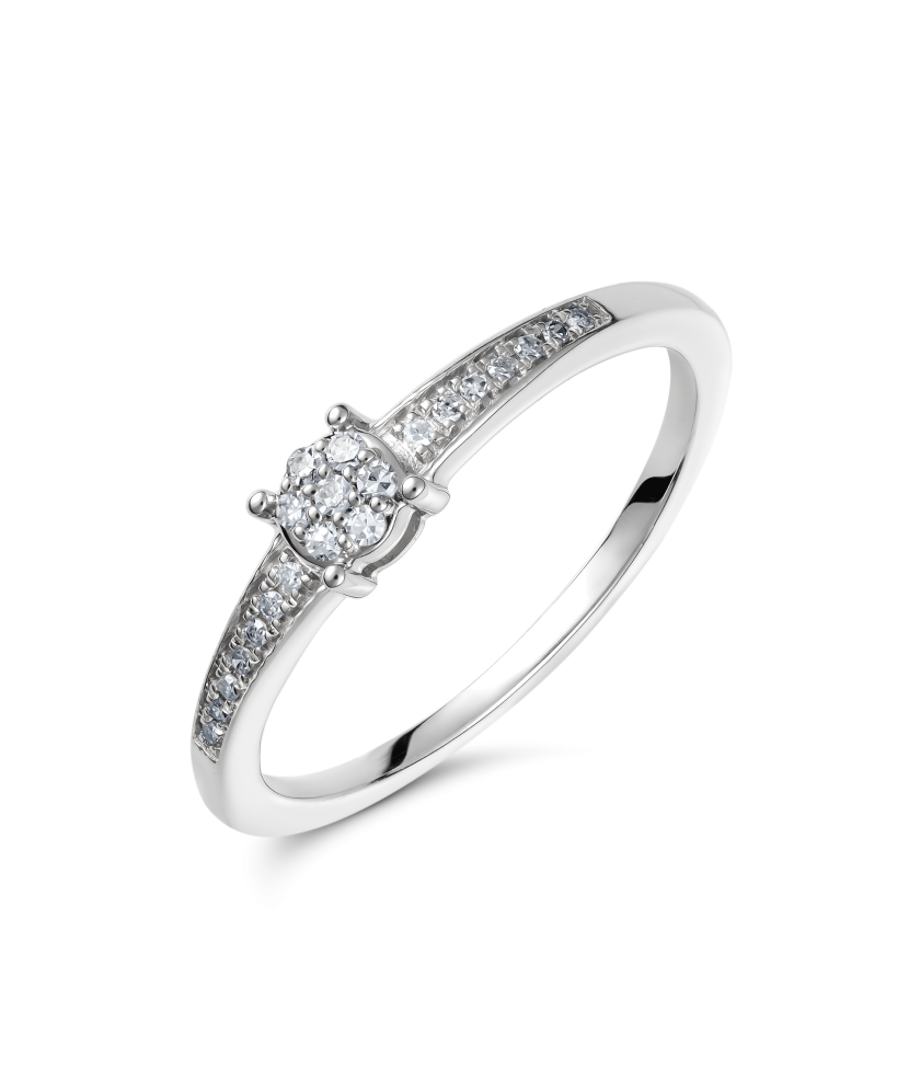 Valgest kullast sõrmus teemantidega