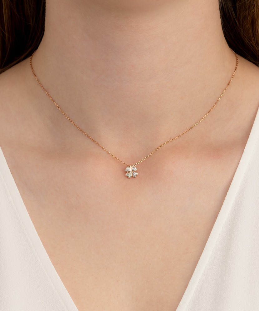 Kollasest kullast ripats teemantide ja safiiridega