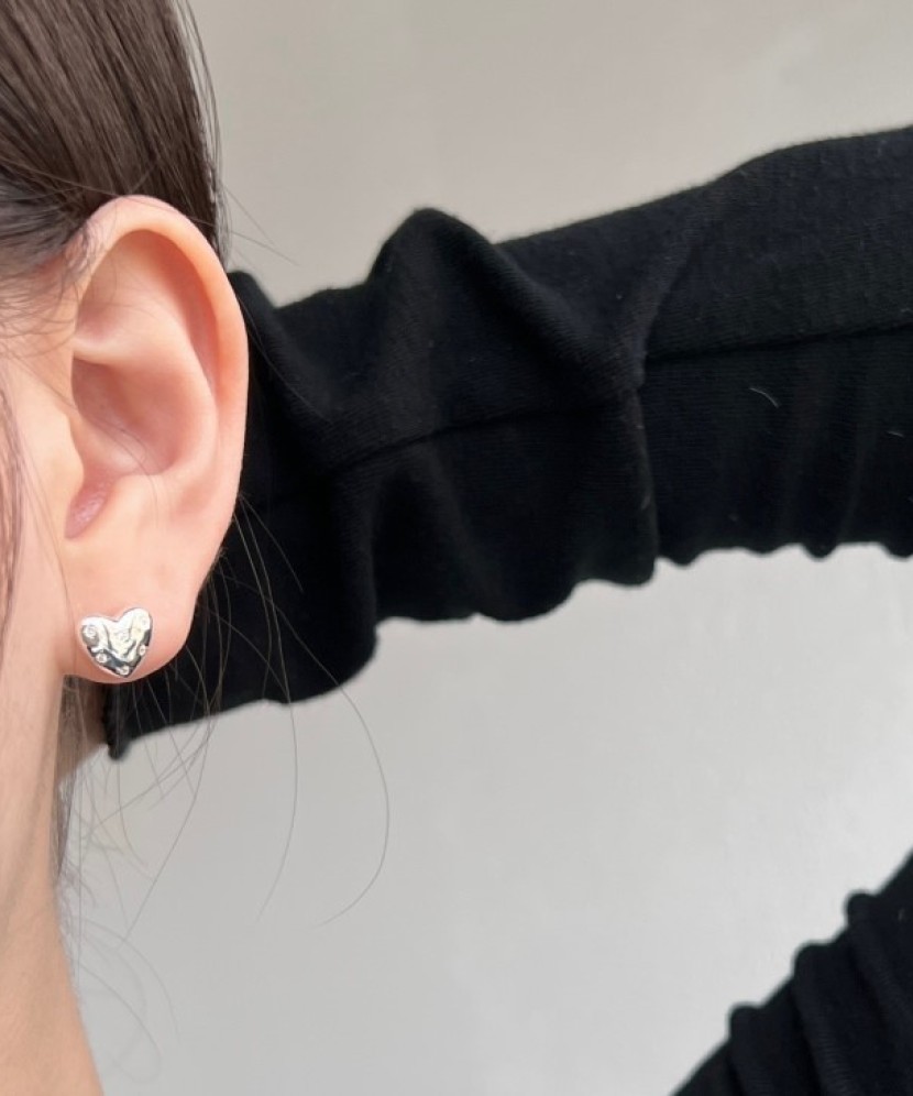 Hõbekõrvarõngad tsirkoonidega "Süda"