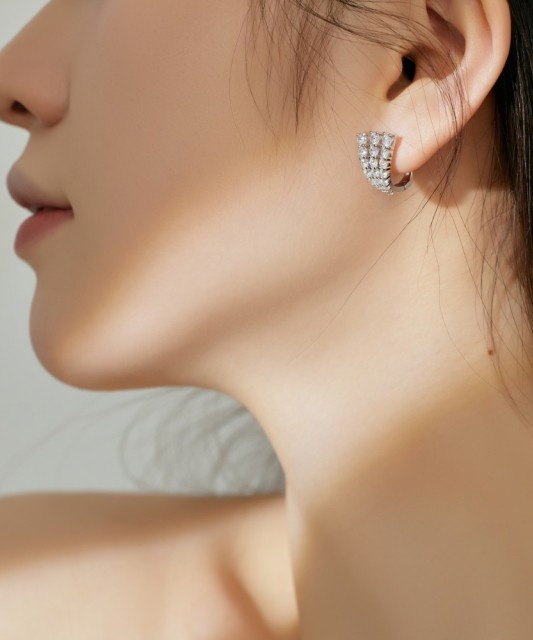 Hõbekõrvarõngad tsirkoonidega