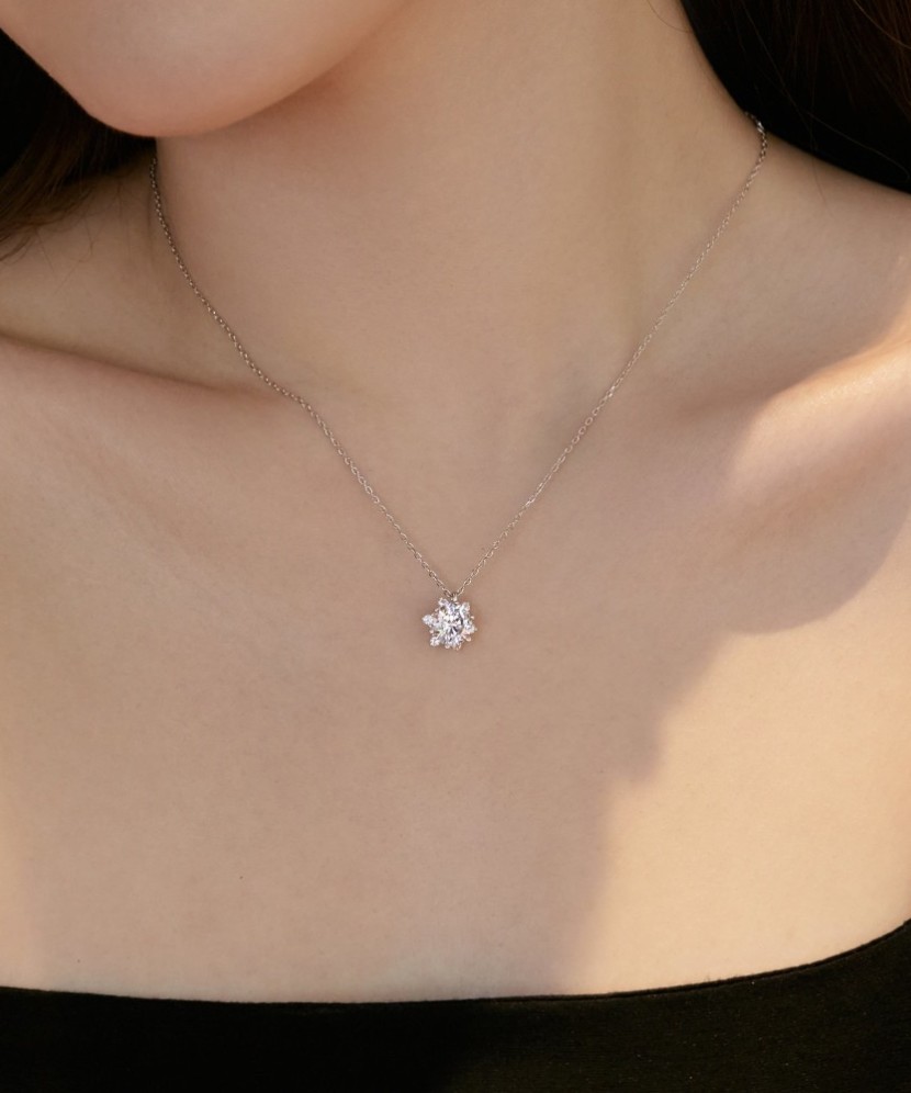 Серебряная цепочка с подвеской из циркона