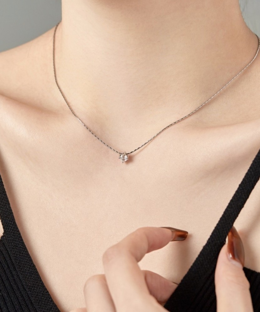 Серебряная цепочка с подвеской из циркона