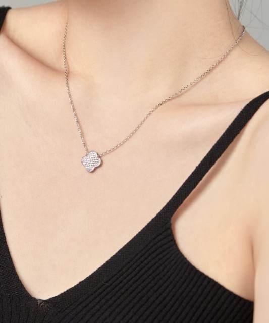 Hõbekett tsirkoonist ripatsiga