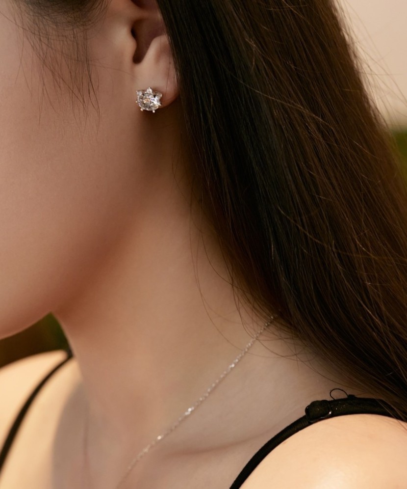 Hõbekõrvarõngad tsirkoonidega