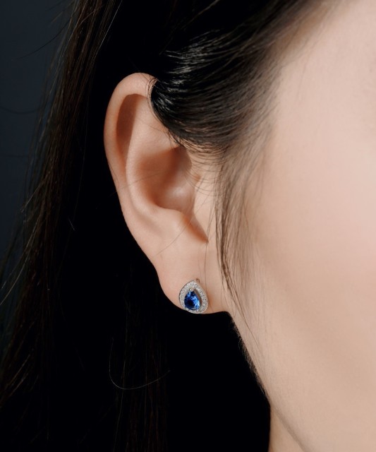 Hõbekõrvarõngad tsirkoonidega