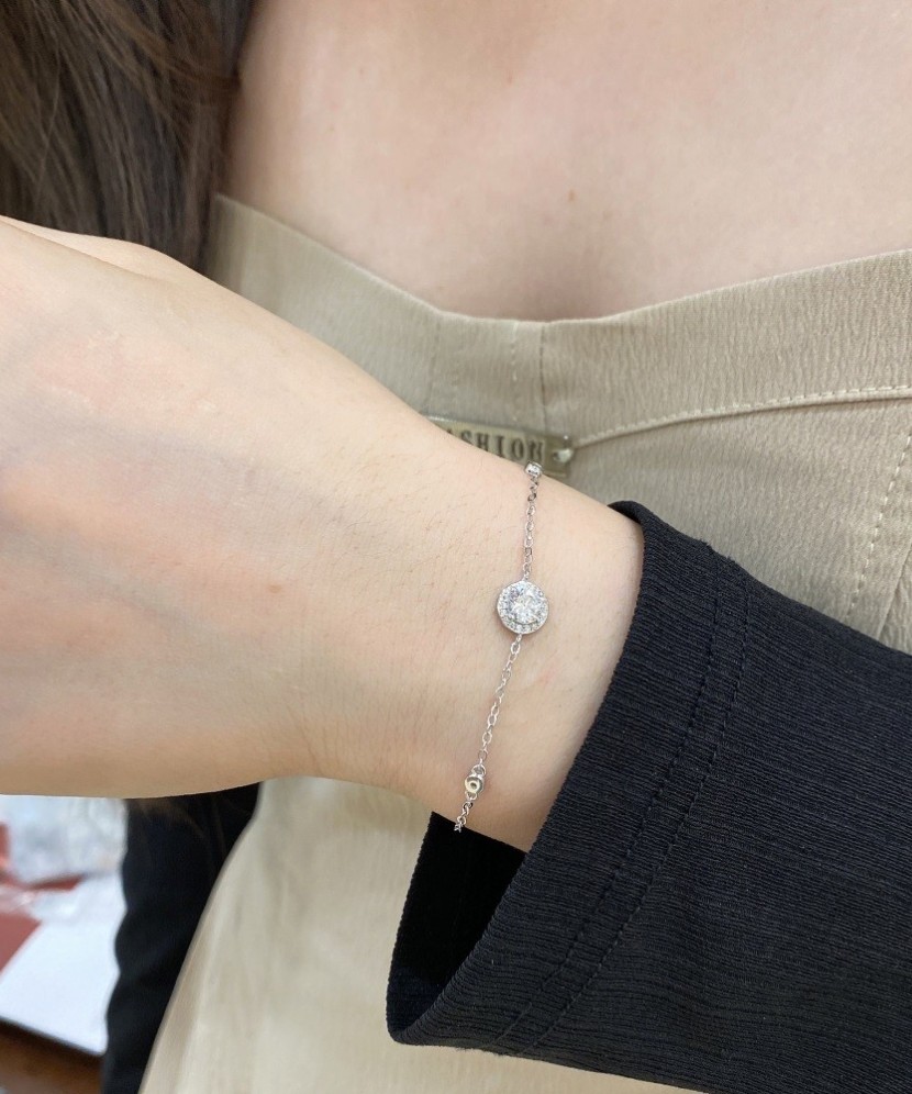 Hõbekäevõru tsirkoonidega