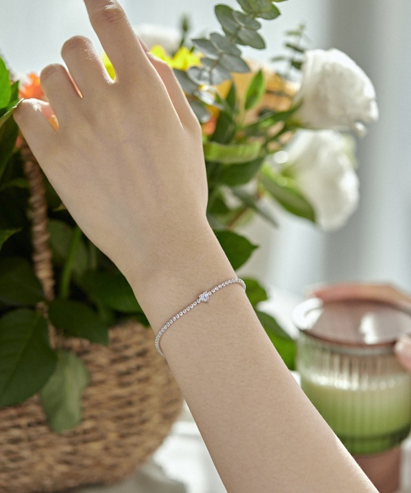 Hõbekäevõru tsirkoonidega