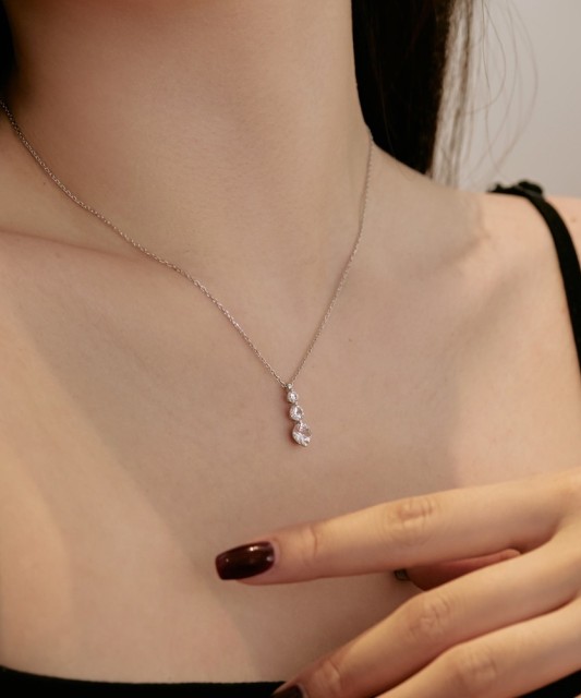 Серебряная цепочка с подвеской из циркона