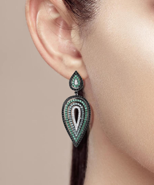 Hõbekõrvarõngad tsirkoonidega ja spinelliga