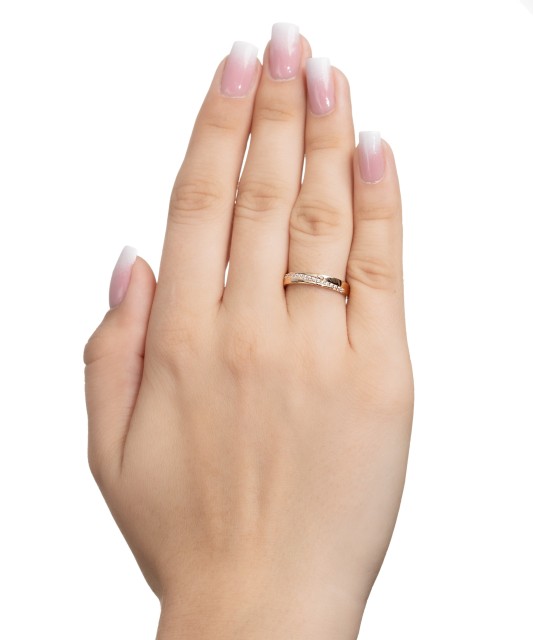 Kuldsõrmus tsirkoonidega