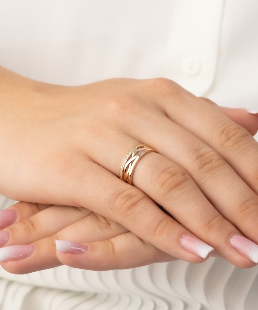 Kuldsõrmus tsirkoonidega