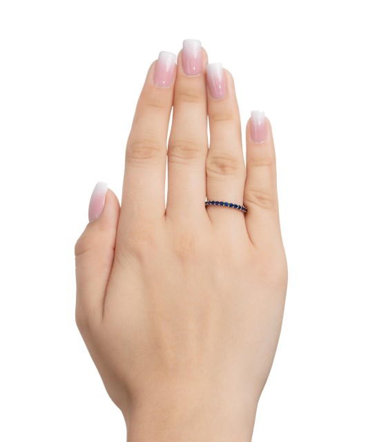 Kuldsõrmus tsirkoonidega