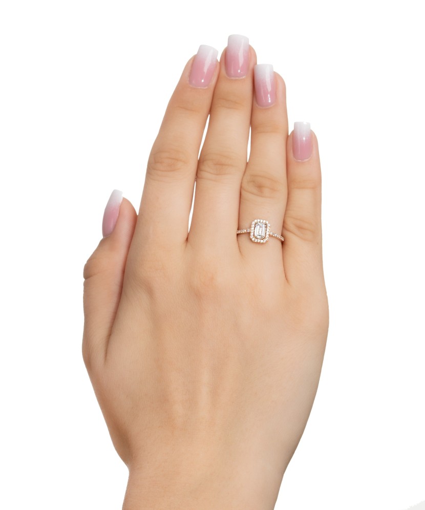 Kuldsõrmus tsirkoonidega