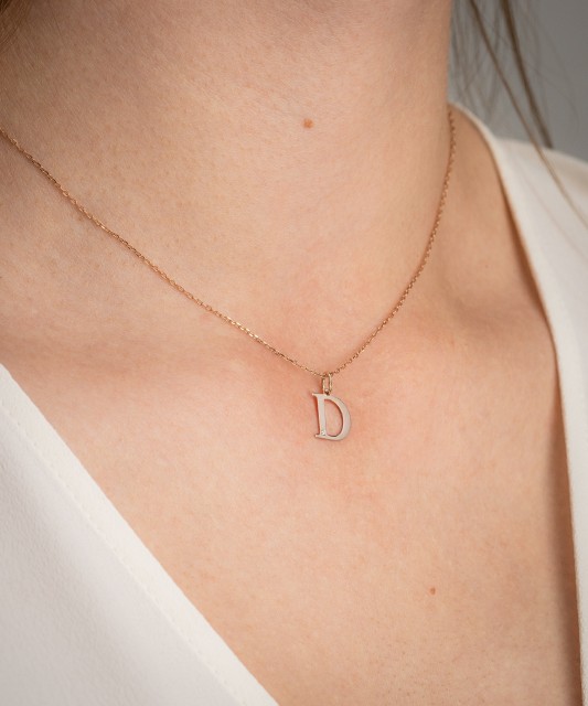 Kuldripats teemandiga täht D