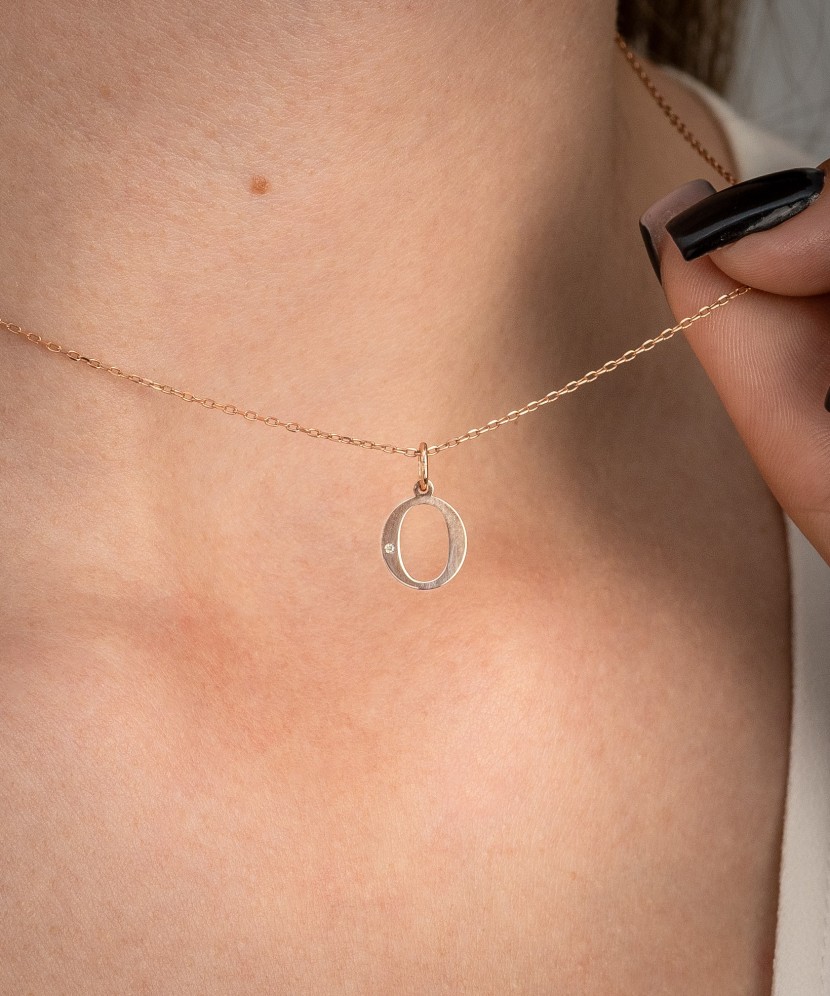 Kuldripats teemandiga täht O