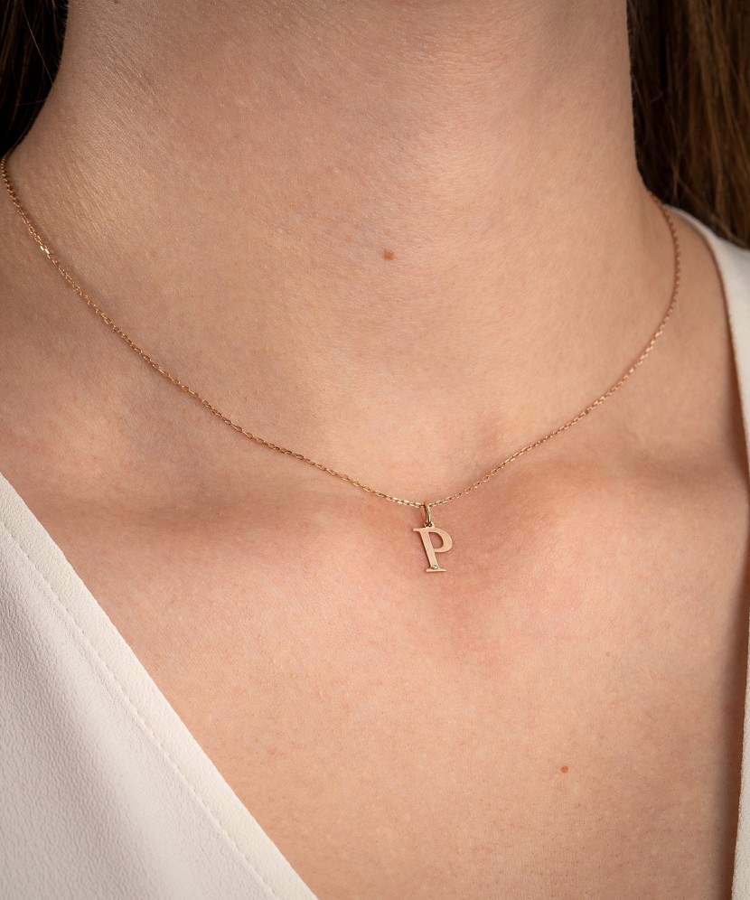 Kuldripats teemandiga täht P