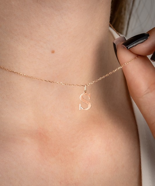 Kuldripats teemandiga täht S