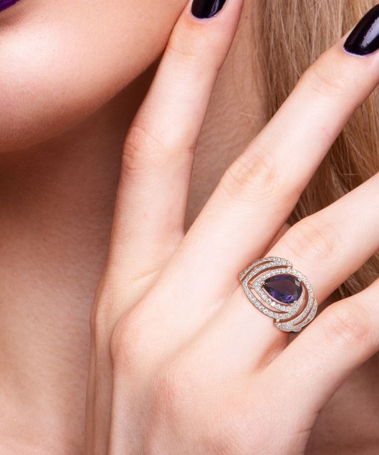 Kullatud hõbesõrmus tsirkoonidega