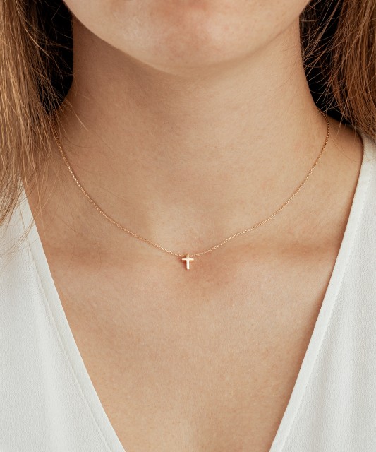 Kuldkett ripatsiga "rist"