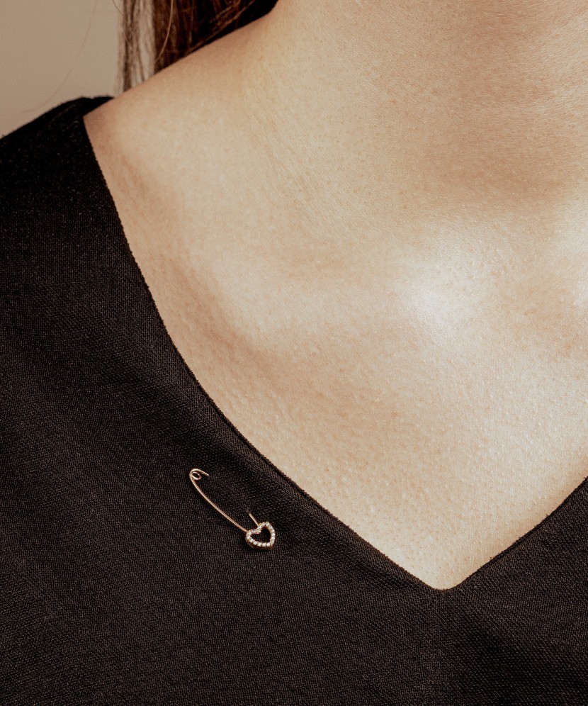 Kuldpross tsirkoonidega