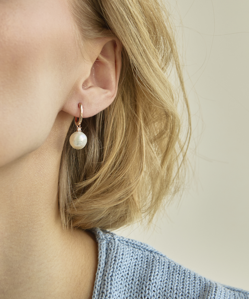 Kuldkõrvarõngad pärlite ja tsirkoonidega