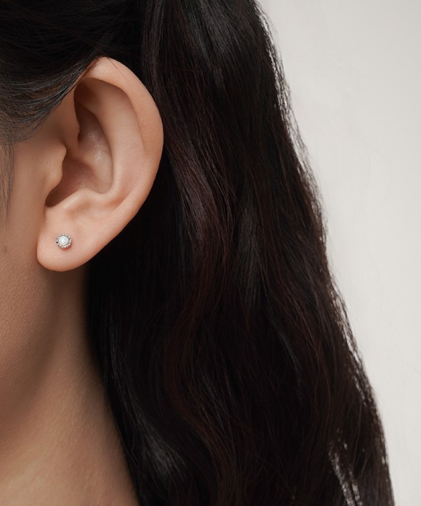 Hõbekõrvarõngad opaaliga