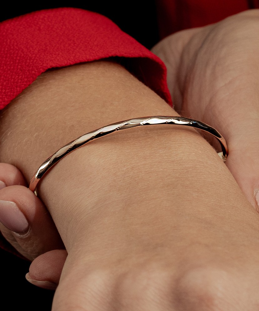 Jäik kullast käevõru