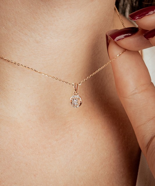 Kuldripats teemantidega