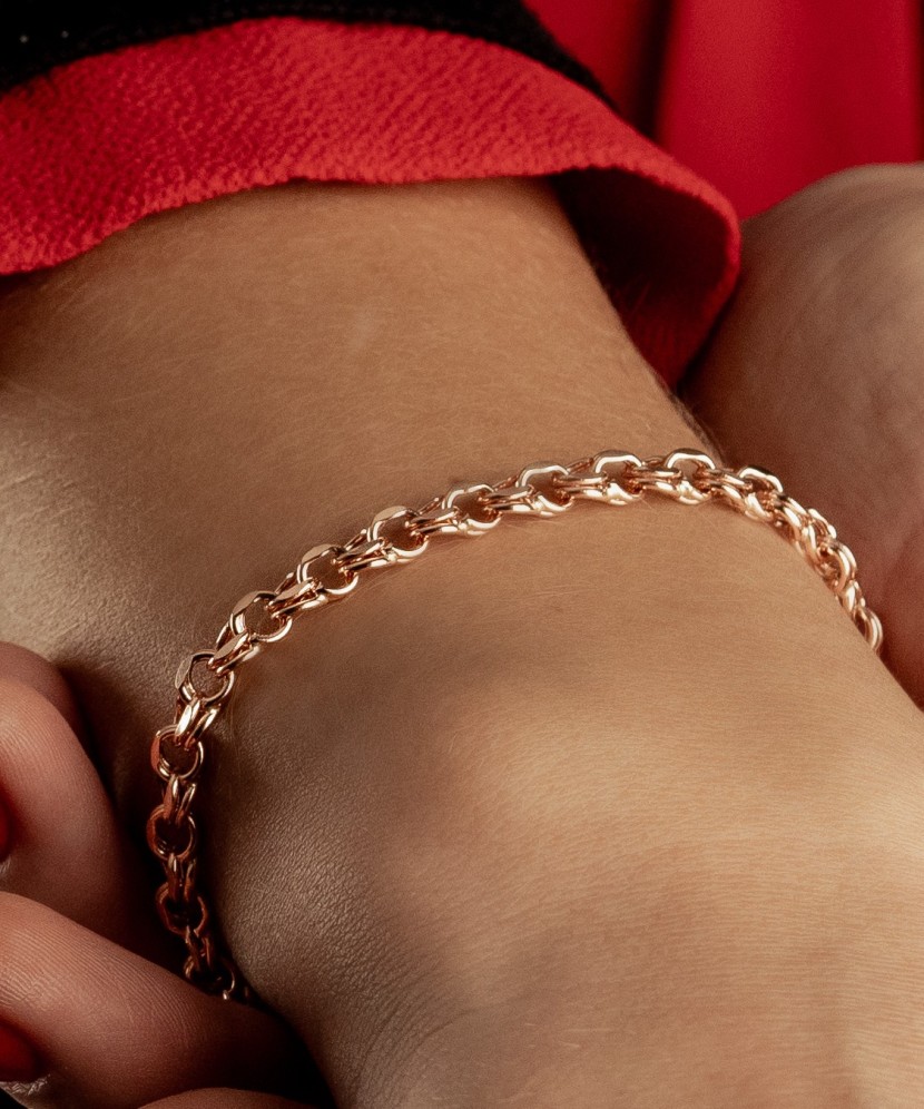 Mustast lõngast käevõru kulla ja Hematiitidega