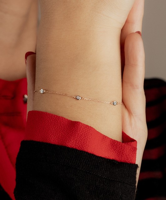 Kuldne teemantidega käevõru