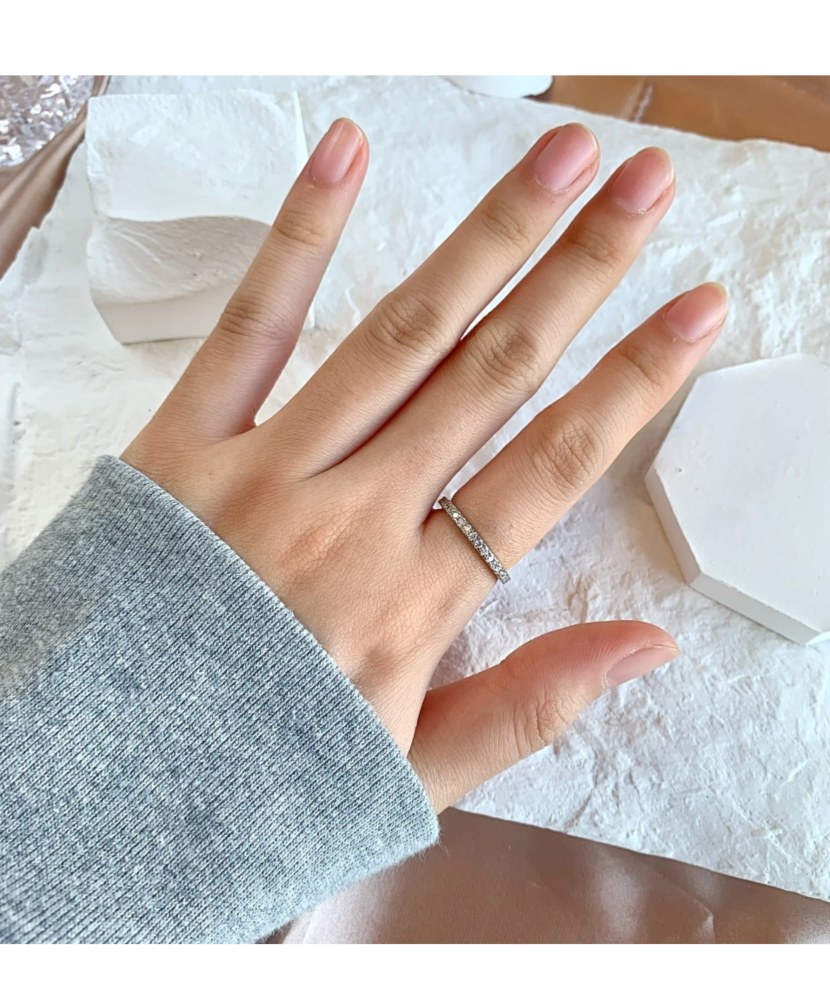 Серебряное кольцо с цирконами