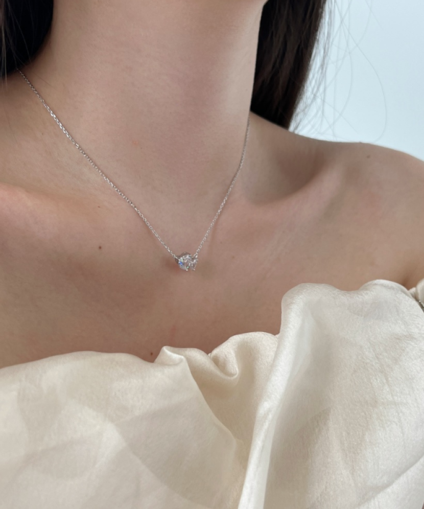 Серебряная цепочка с подвеской из циркона