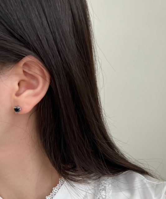 Hõbekõrvarõngad tsirkoonidega 6mm